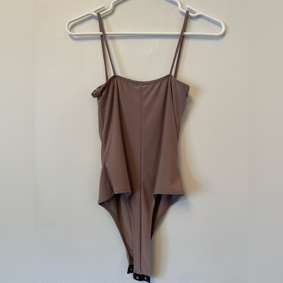 Fashion Nova bodysuit dark taupe tan spandex snap button closure tank sleeveless - Picture 2 of 3